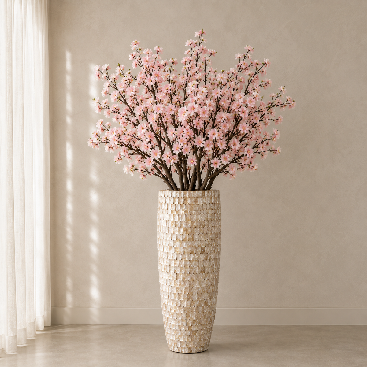 Vase coquillage incluant des branches décoratives