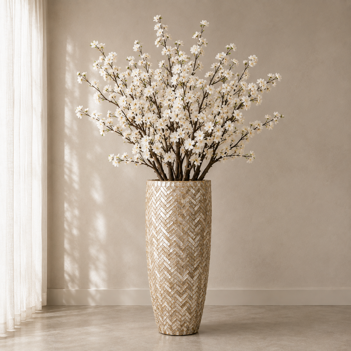 Vase coquillage incluant des branches décoratives