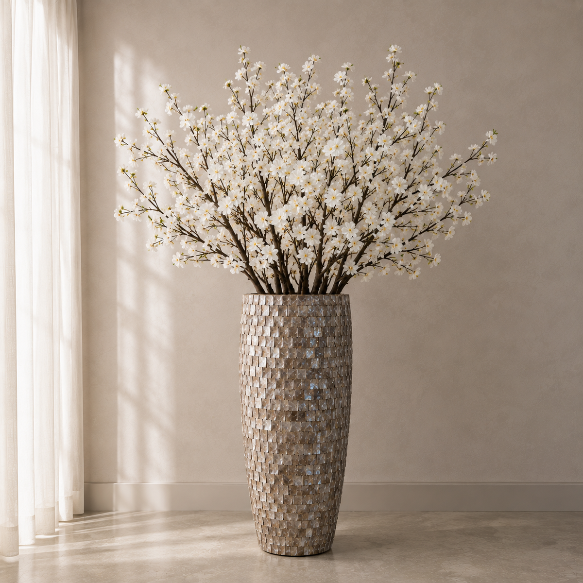 Vase coquillage incluant des branches décoratives